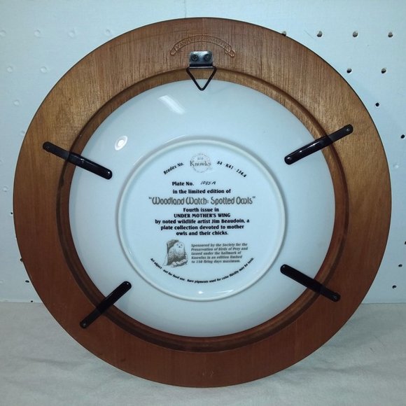 3 Bradford Exchange Owl Plates with Wood Frames and Easels - Picture 6 of 12